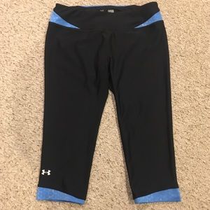 Under Armour- black cropped leggings